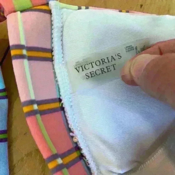 Victoria’s Secret bikini top , padded  , sz small . Like new condition. - Picture 4 of 4